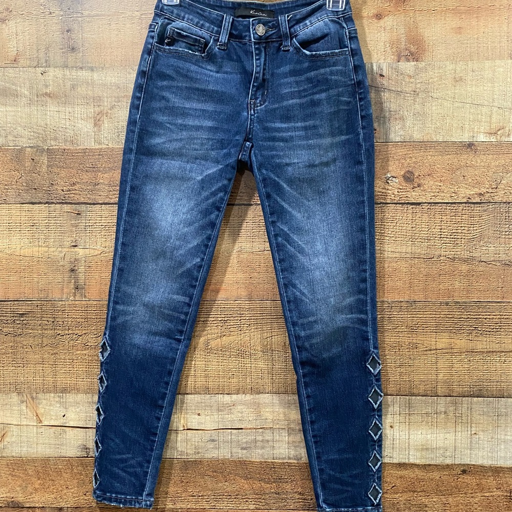 Kancan Diamond Cut Cropped Jeans Size 1/24 Short (Inseam 26”)